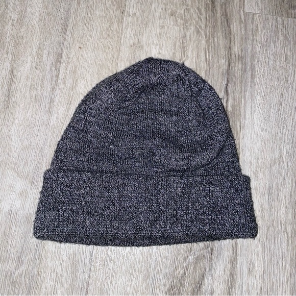 Bundle of two beanies in Gray and Cream - Picture 3 of 8